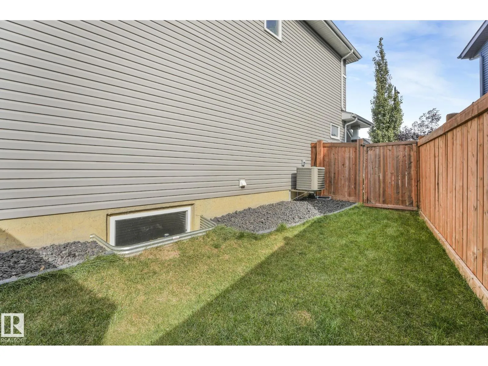 12828 207 ST NW