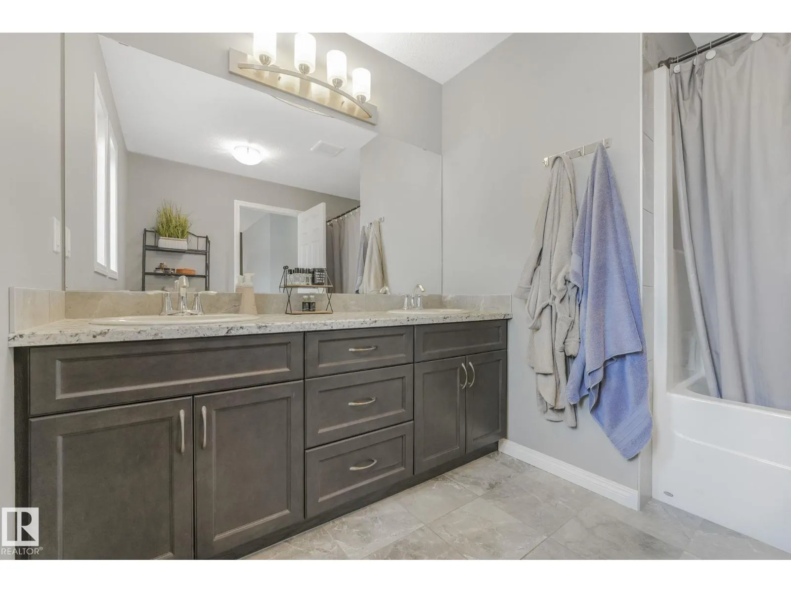 12828 207 ST NW