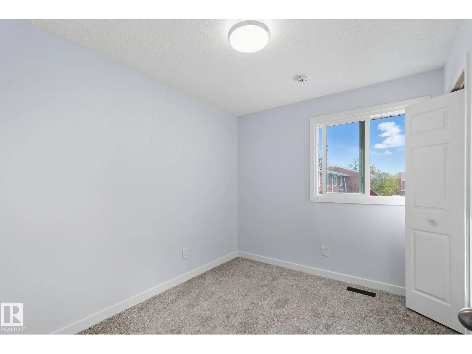 13251 47 ST NW
