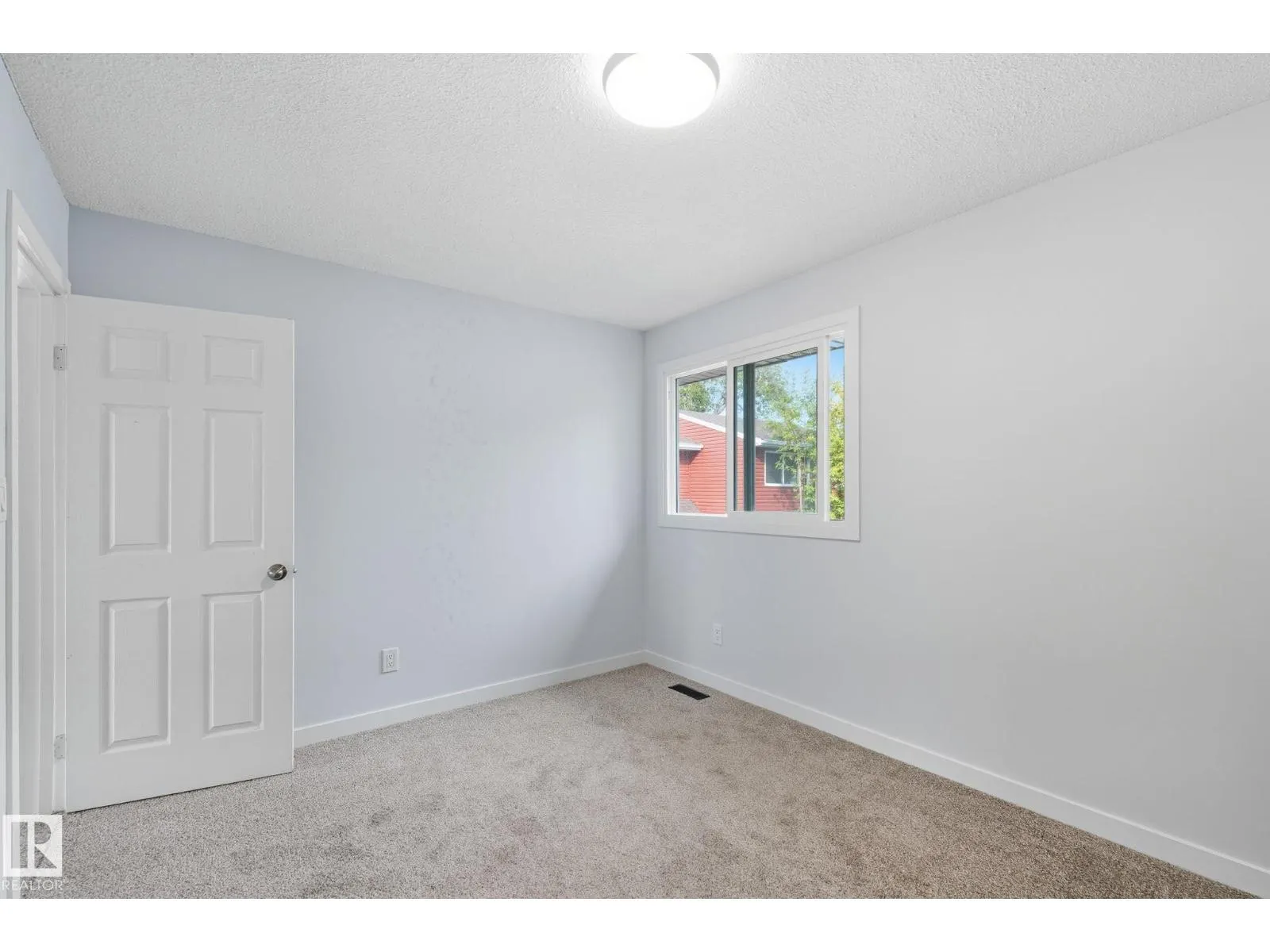 13251 47 ST NW