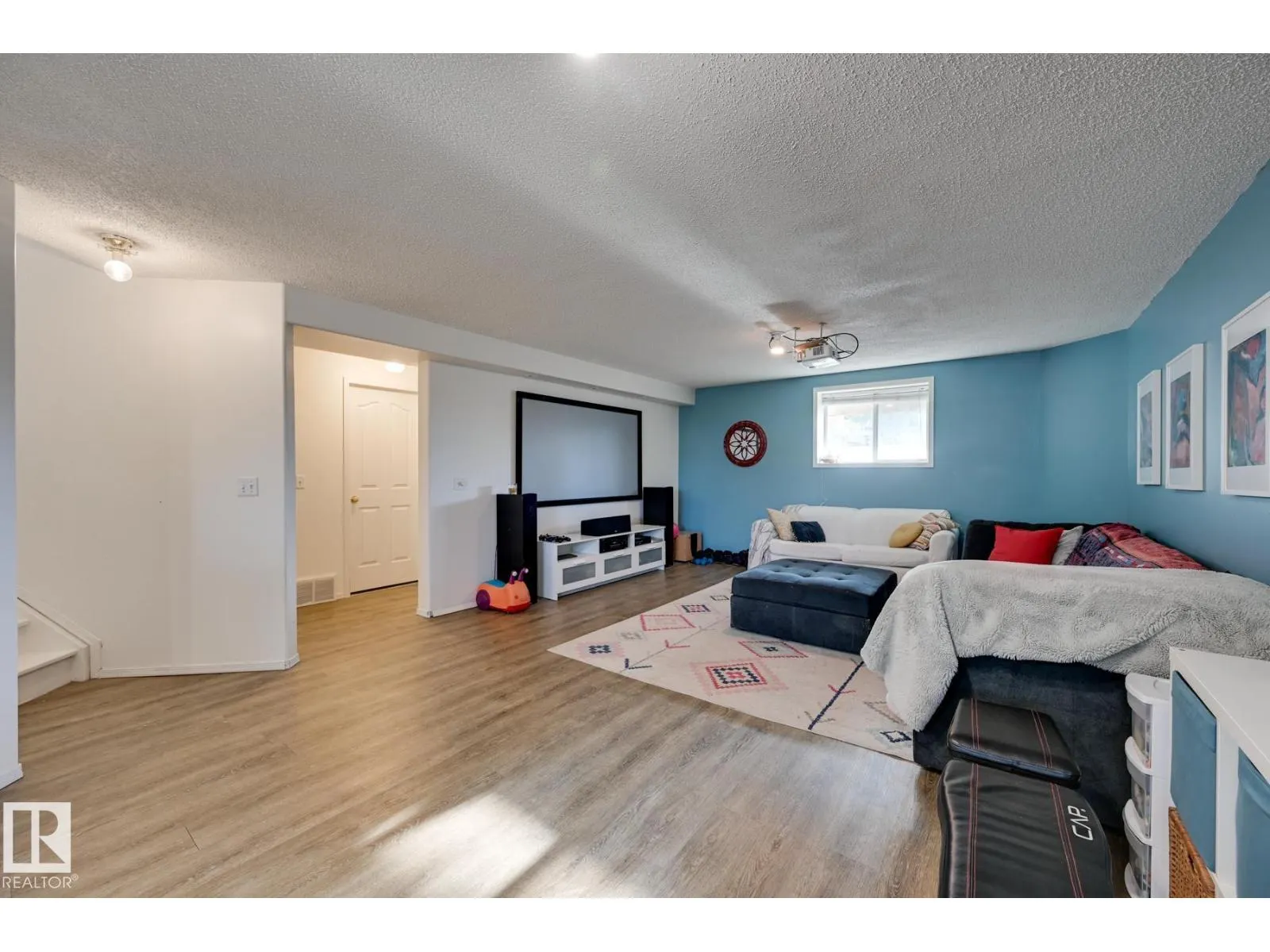 2 WESTWOOD WY