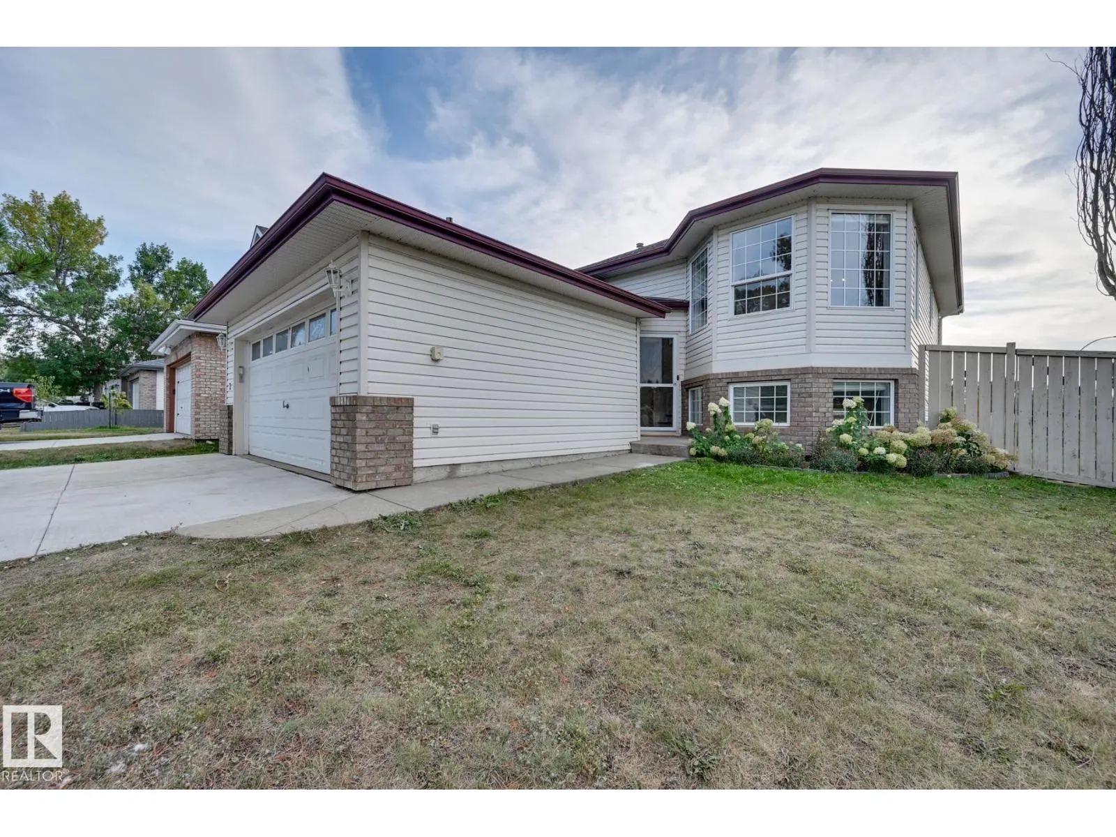 2 WESTWOOD WY