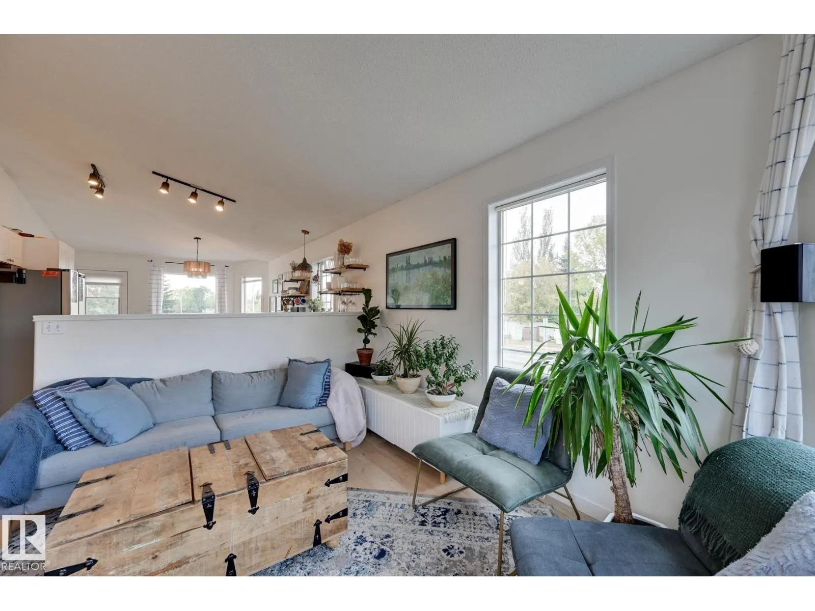 2 WESTWOOD WY