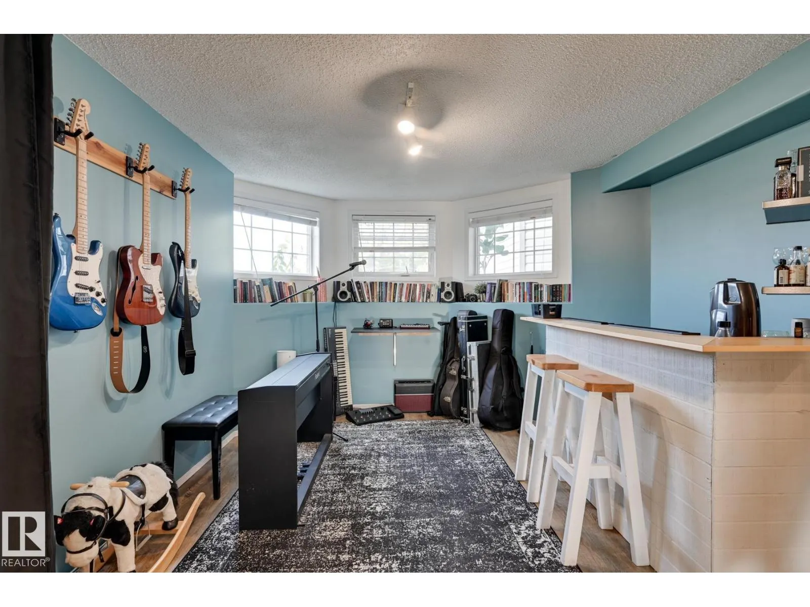 2 WESTWOOD WY