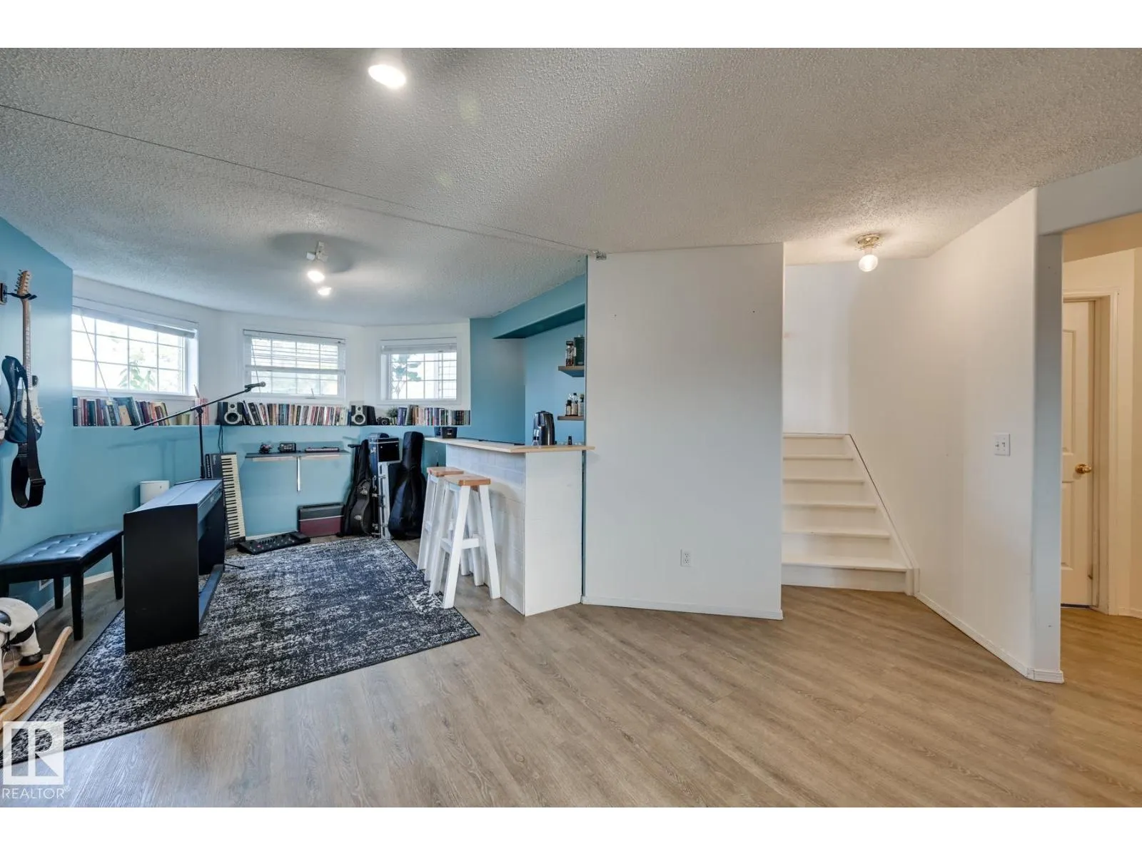 2 WESTWOOD WY