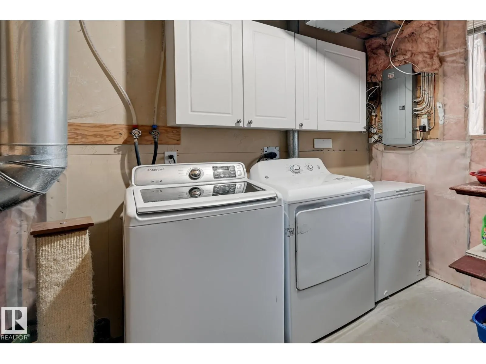 2 WESTWOOD WY