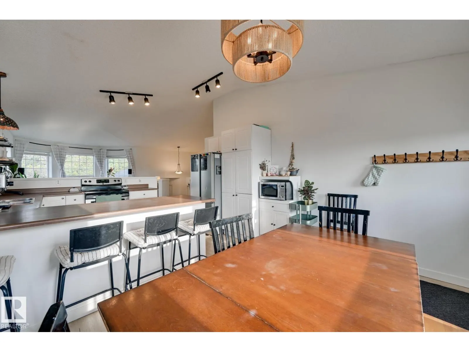 2 WESTWOOD WY