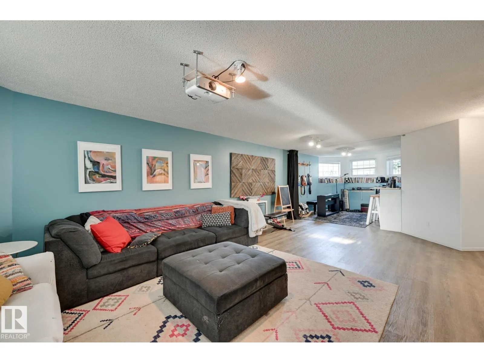 2 WESTWOOD WY