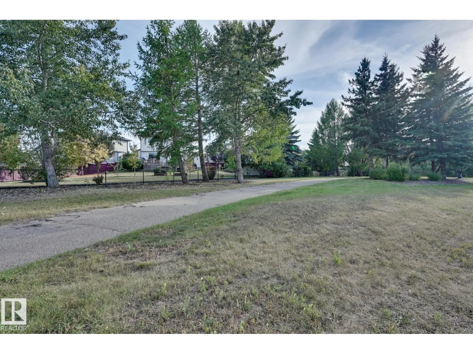 2 WESTWOOD WY