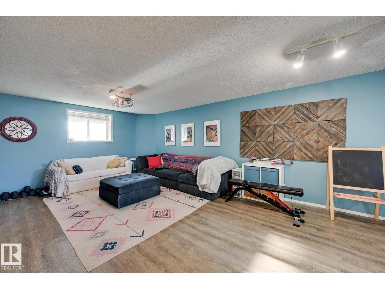2 WESTWOOD WY