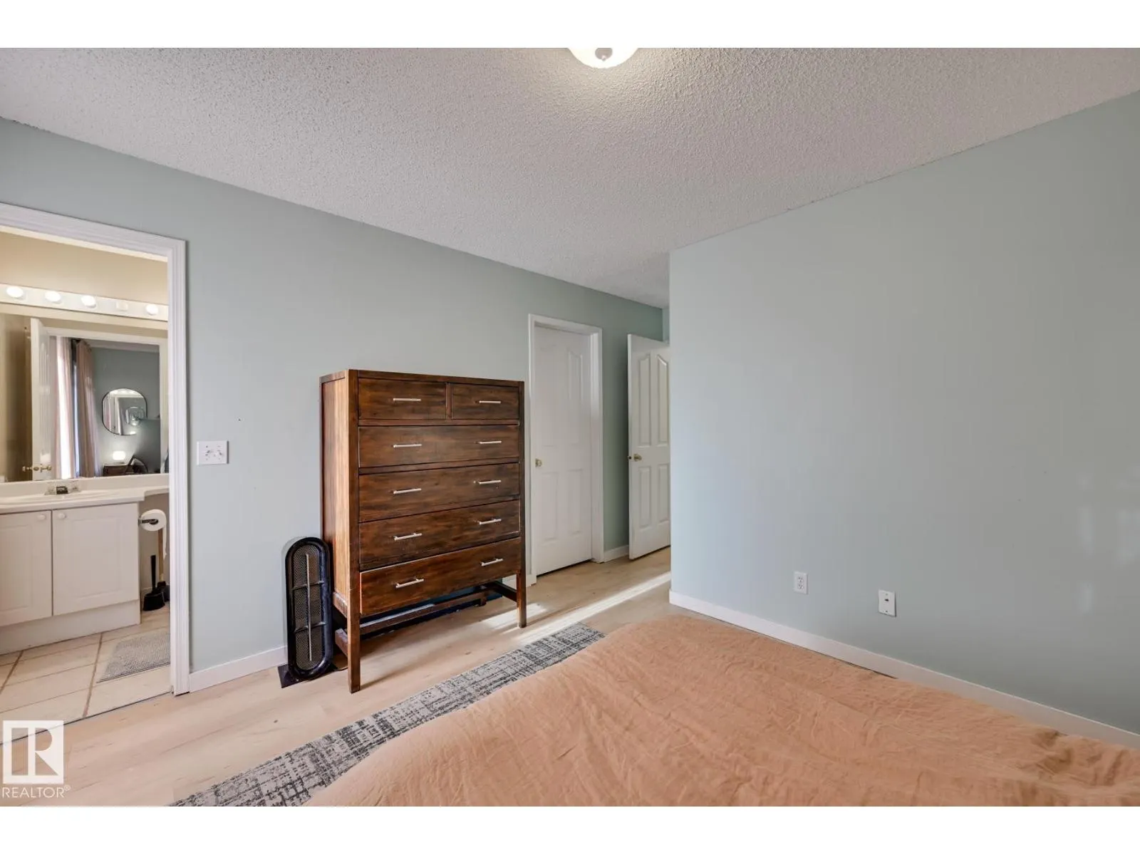 2 WESTWOOD WY