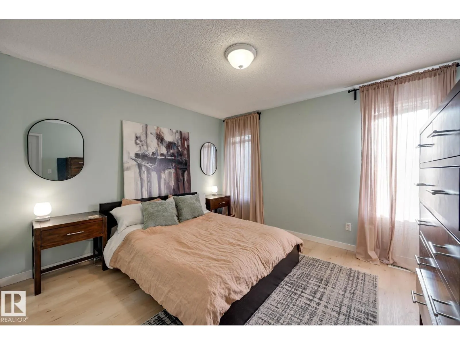 2 WESTWOOD WY