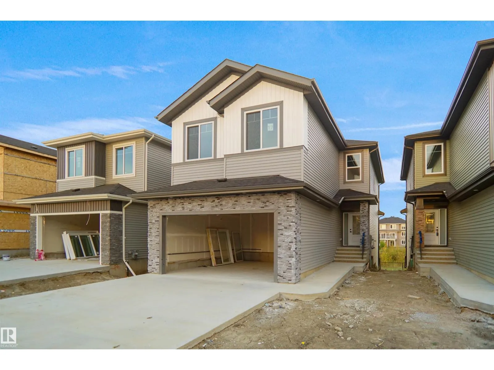 17 AXELWOOD CRESCENT