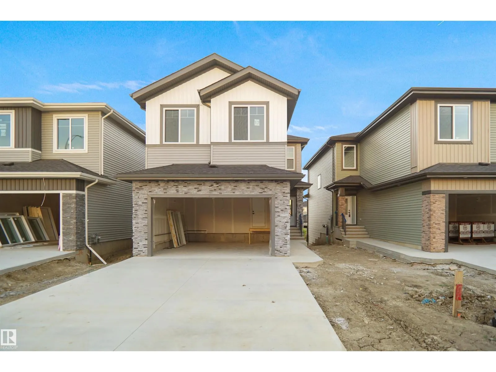 17 AXELWOOD CRESCENT