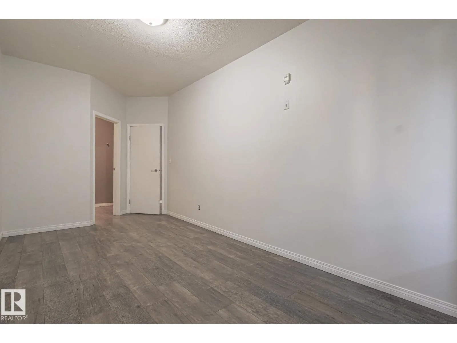 #101 4304 139 AV NW NW