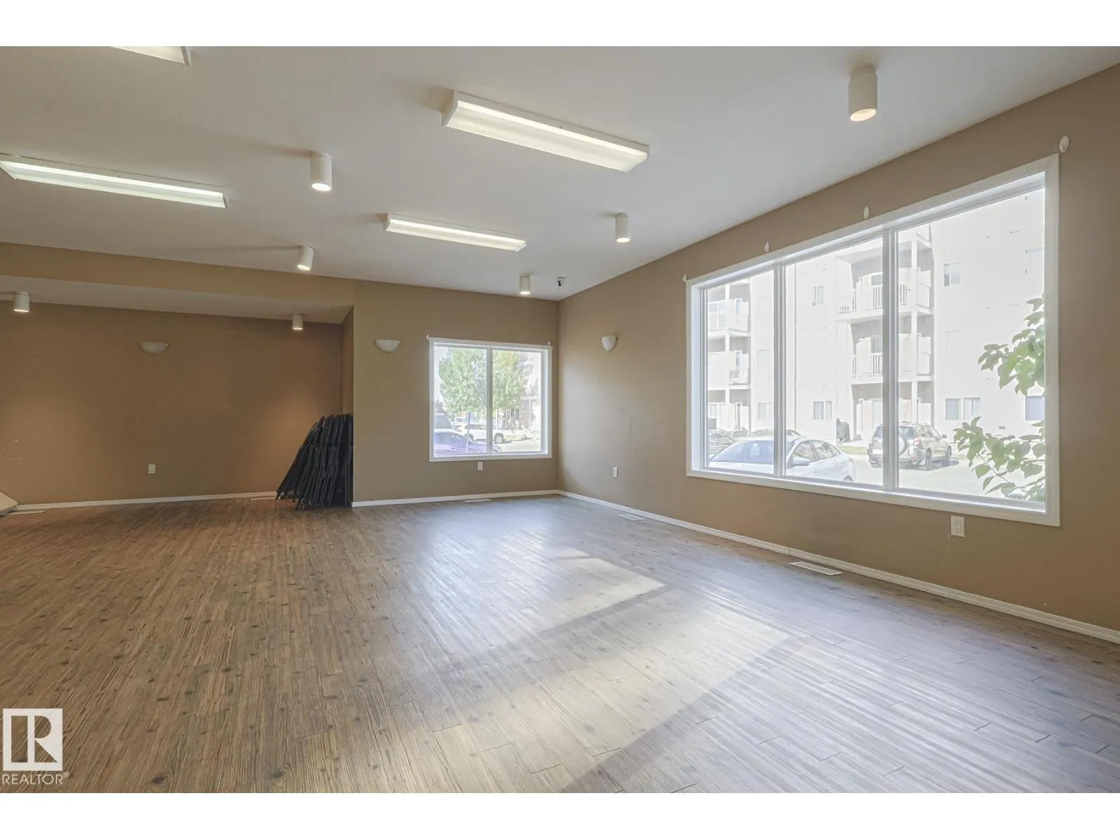 #101 4304 139 AV NW NW