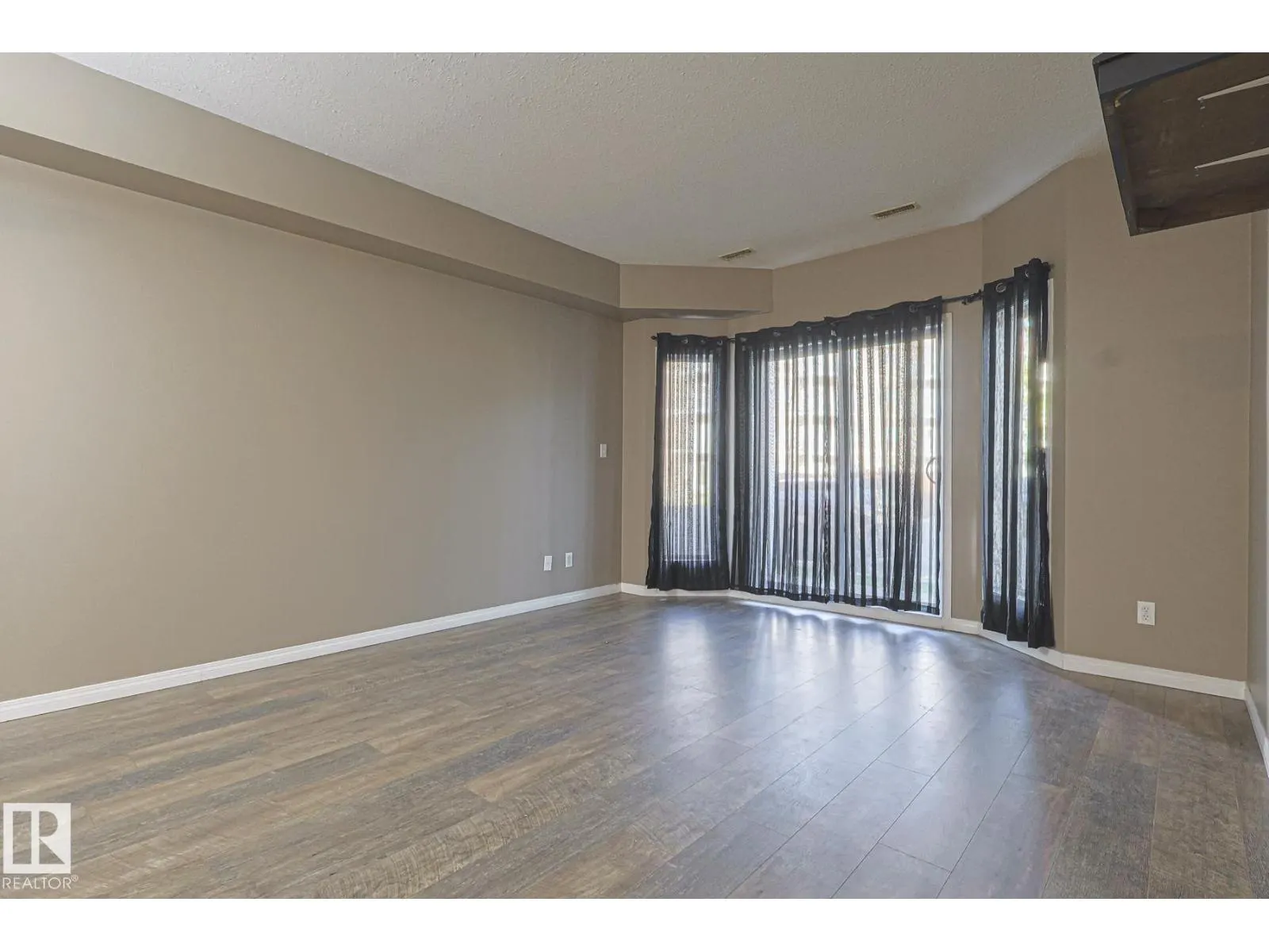 #101 4304 139 AV NW NW