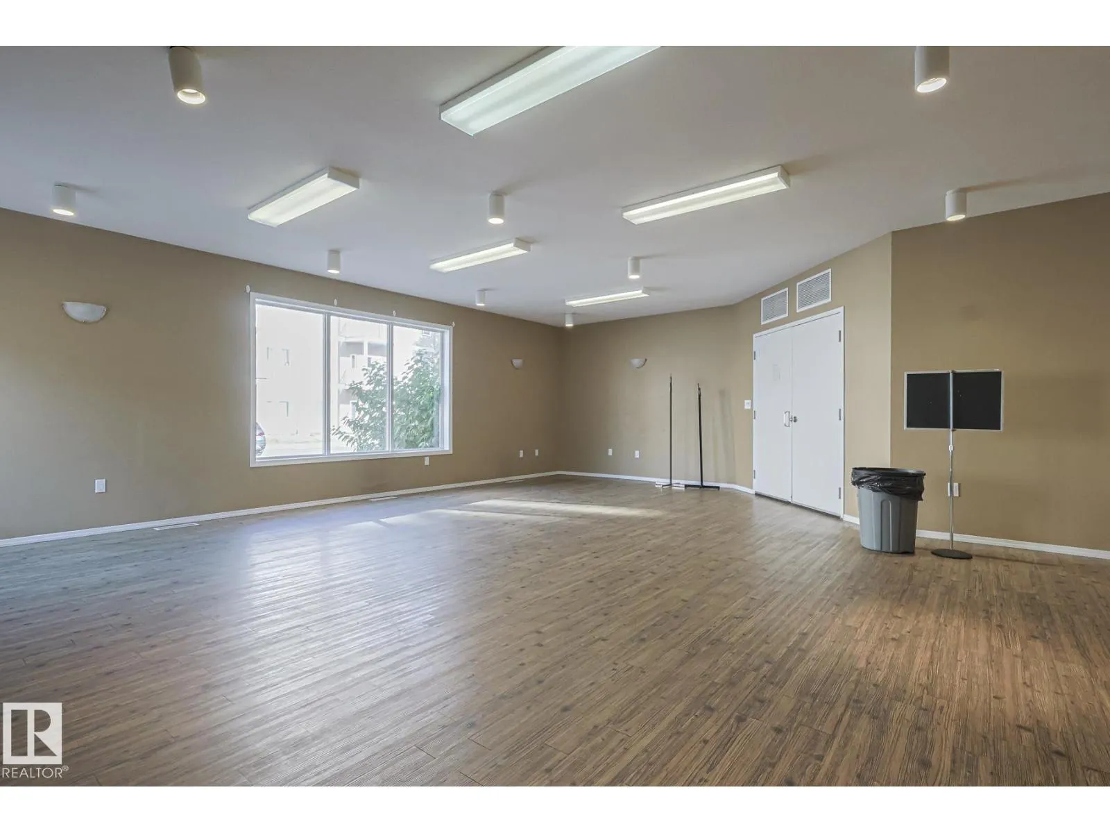 #101 4304 139 AV NW NW