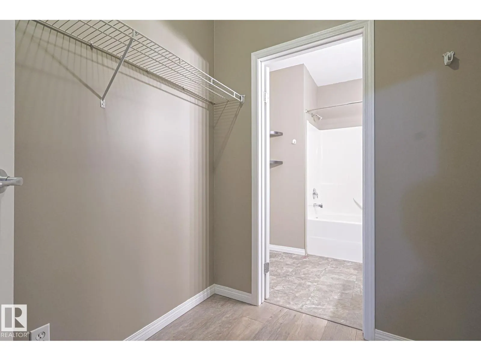 #101 4304 139 AV NW NW