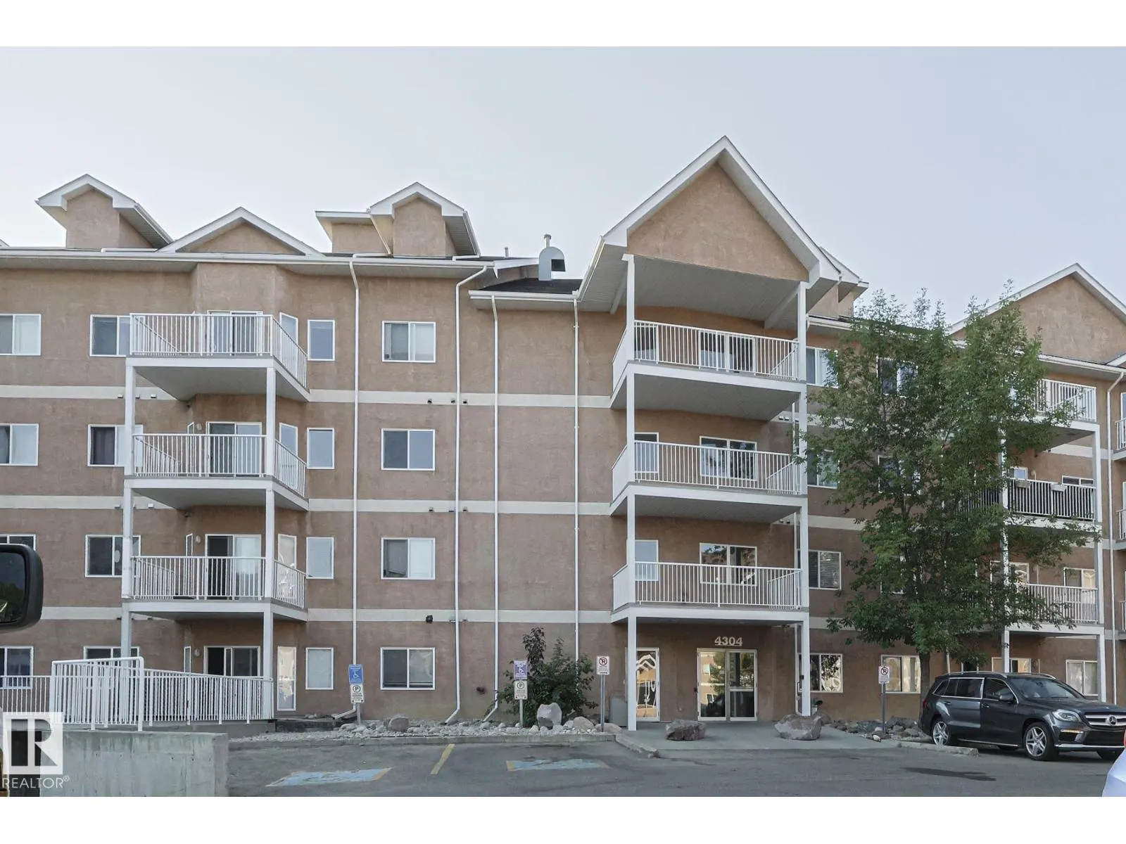 #101 4304 139 AV NW NW