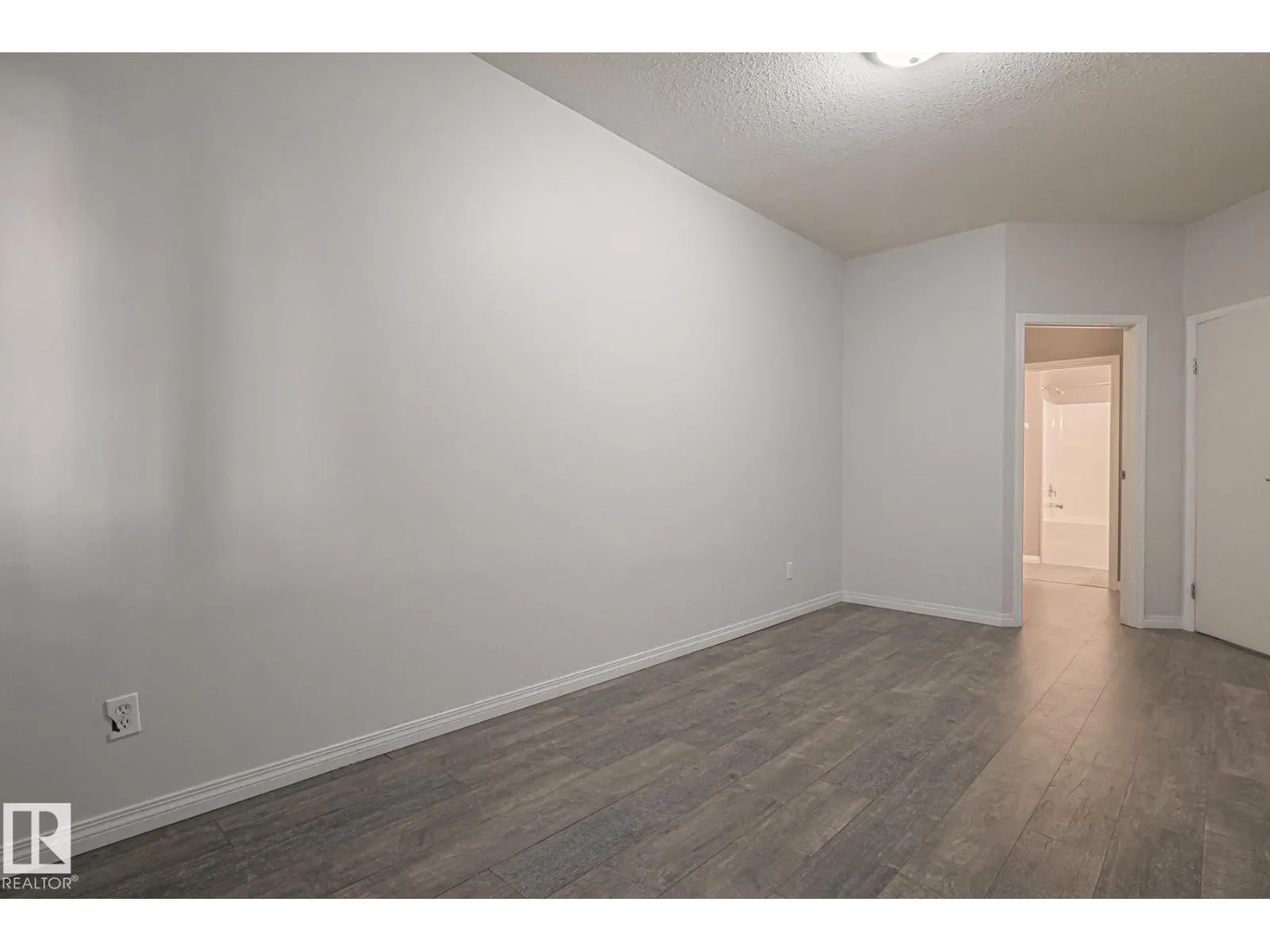 #101 4304 139 AV NW NW