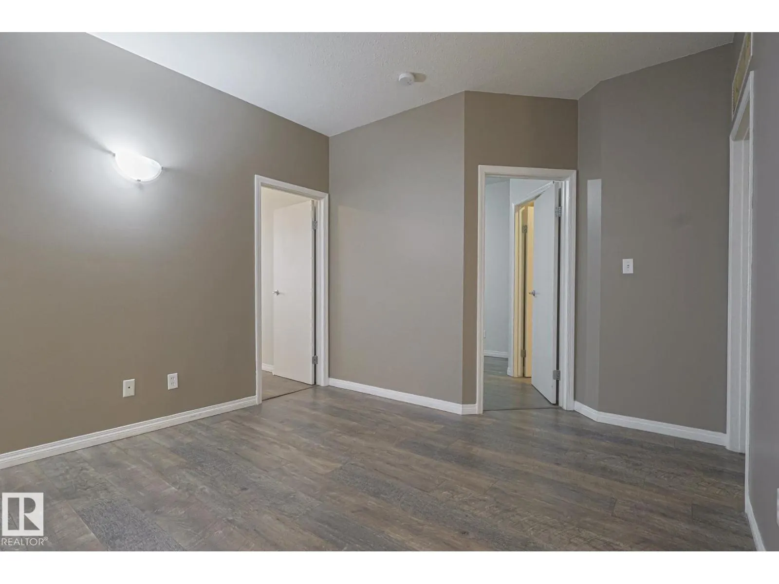 #101 4304 139 AV NW NW