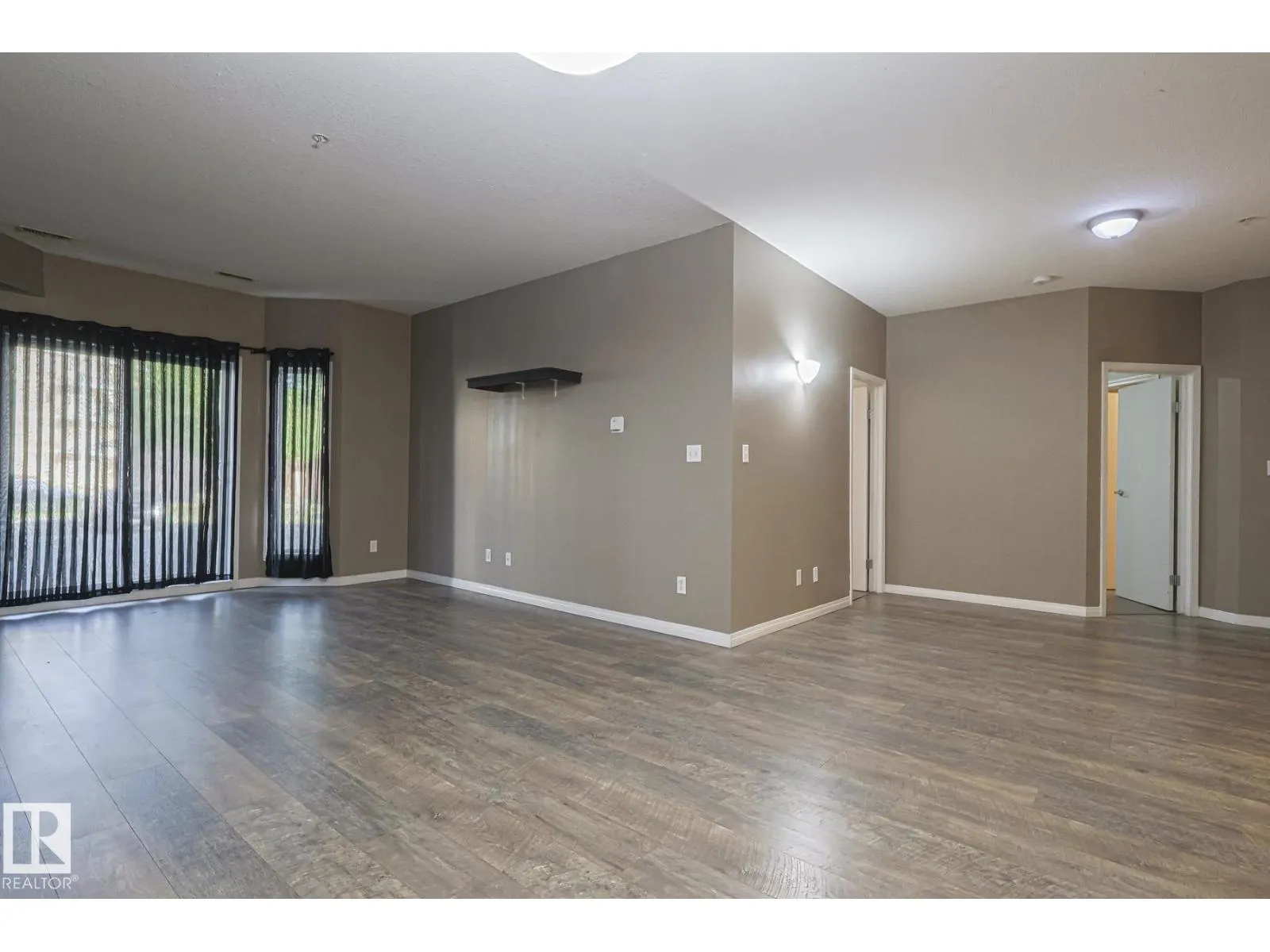#101 4304 139 AV NW NW