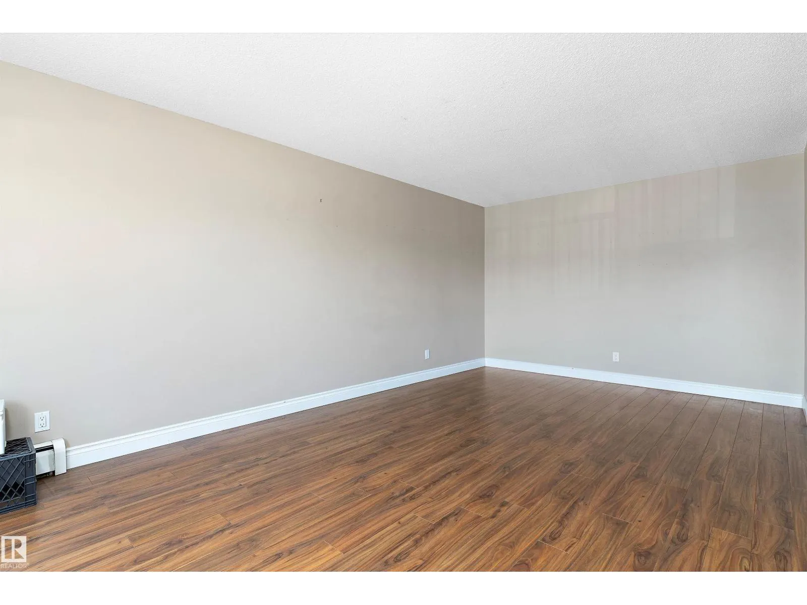 #303 10149 83 AV NW