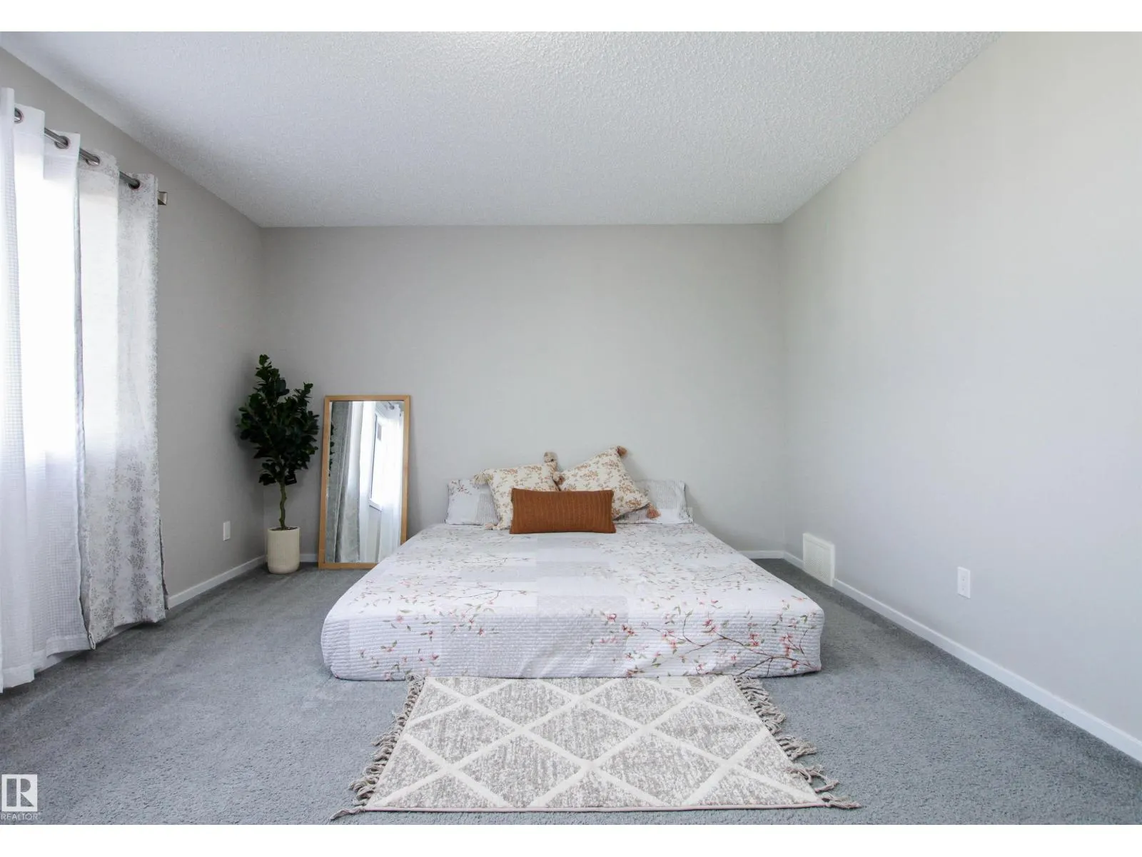 26 AMBLESIDE WY