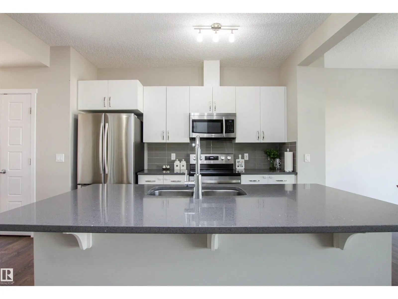26 AMBLESIDE WY