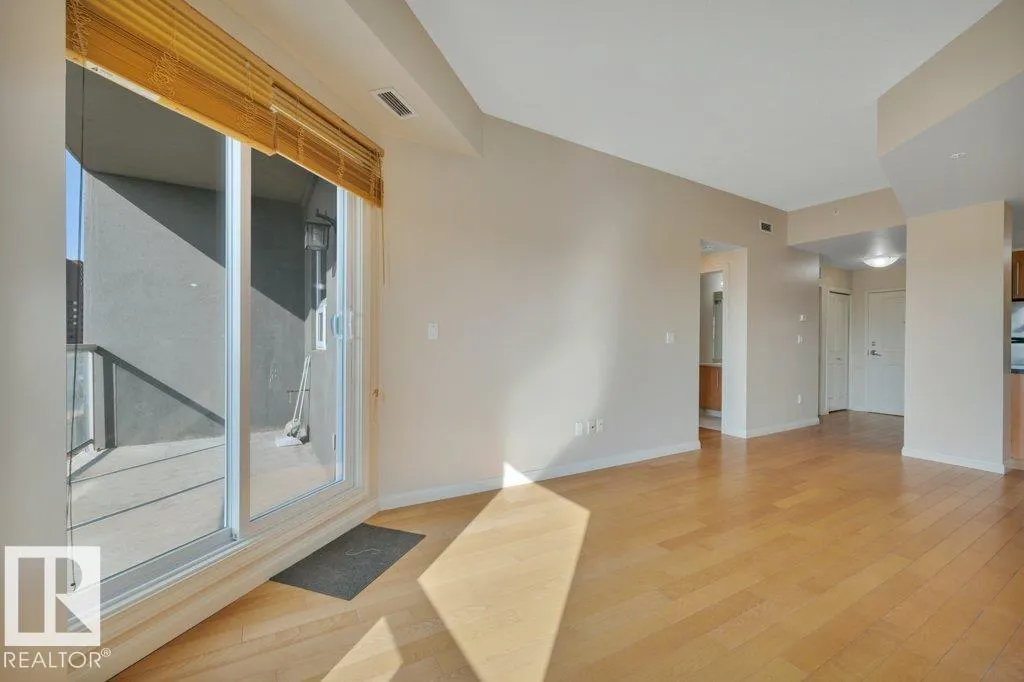 #904 9819 104 ST NW