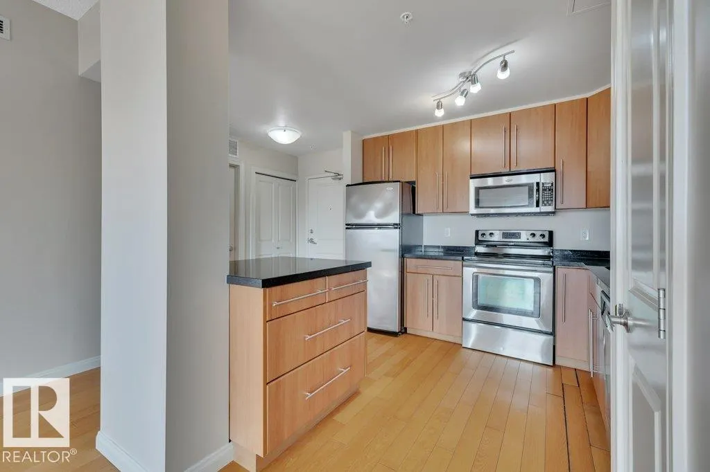 #904 9819 104 ST NW