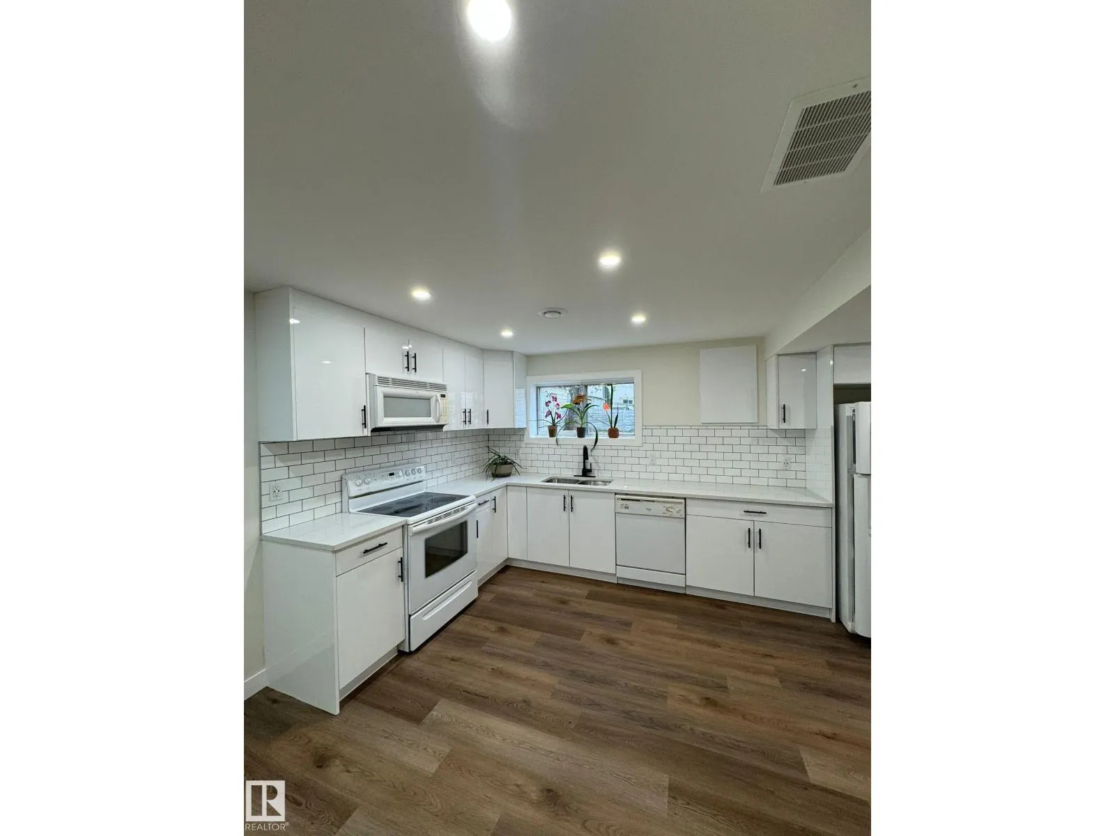 12011 95A ST NW NW