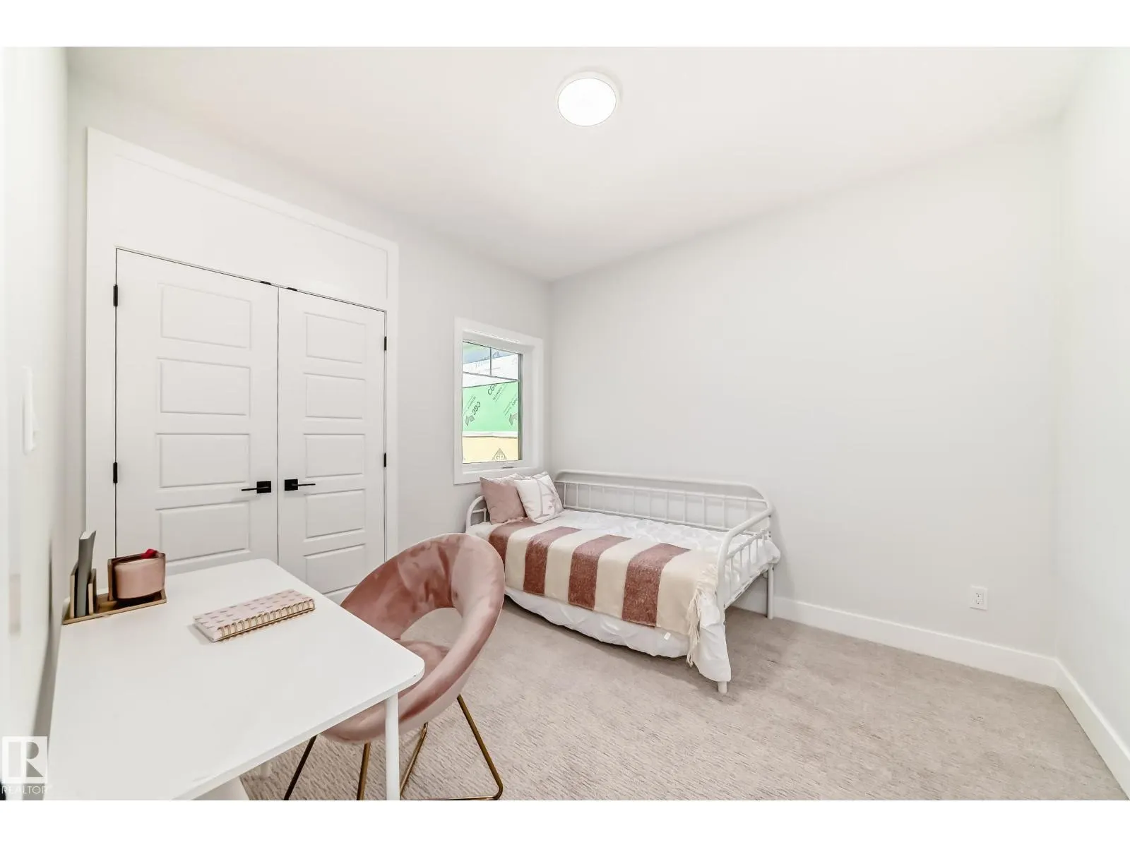 4 Edgefield WY