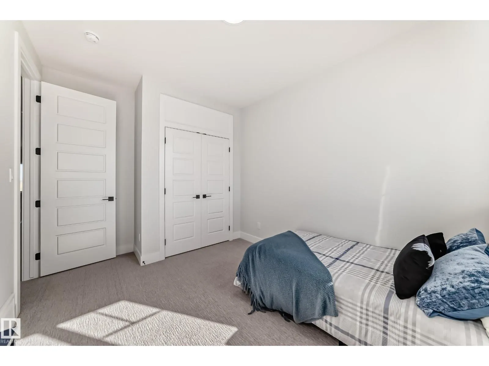 4 Edgefield WY