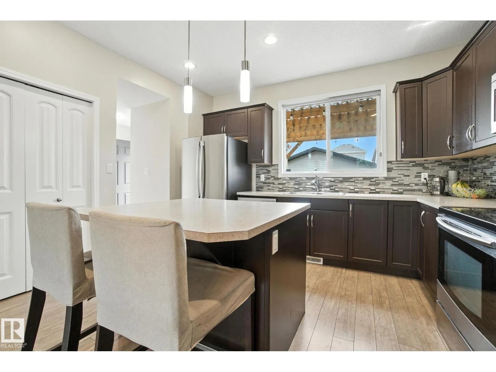 1194 MCCONACHIE BV NW