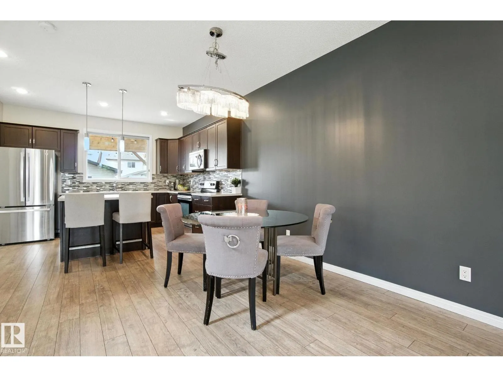 1194 MCCONACHIE BV NW