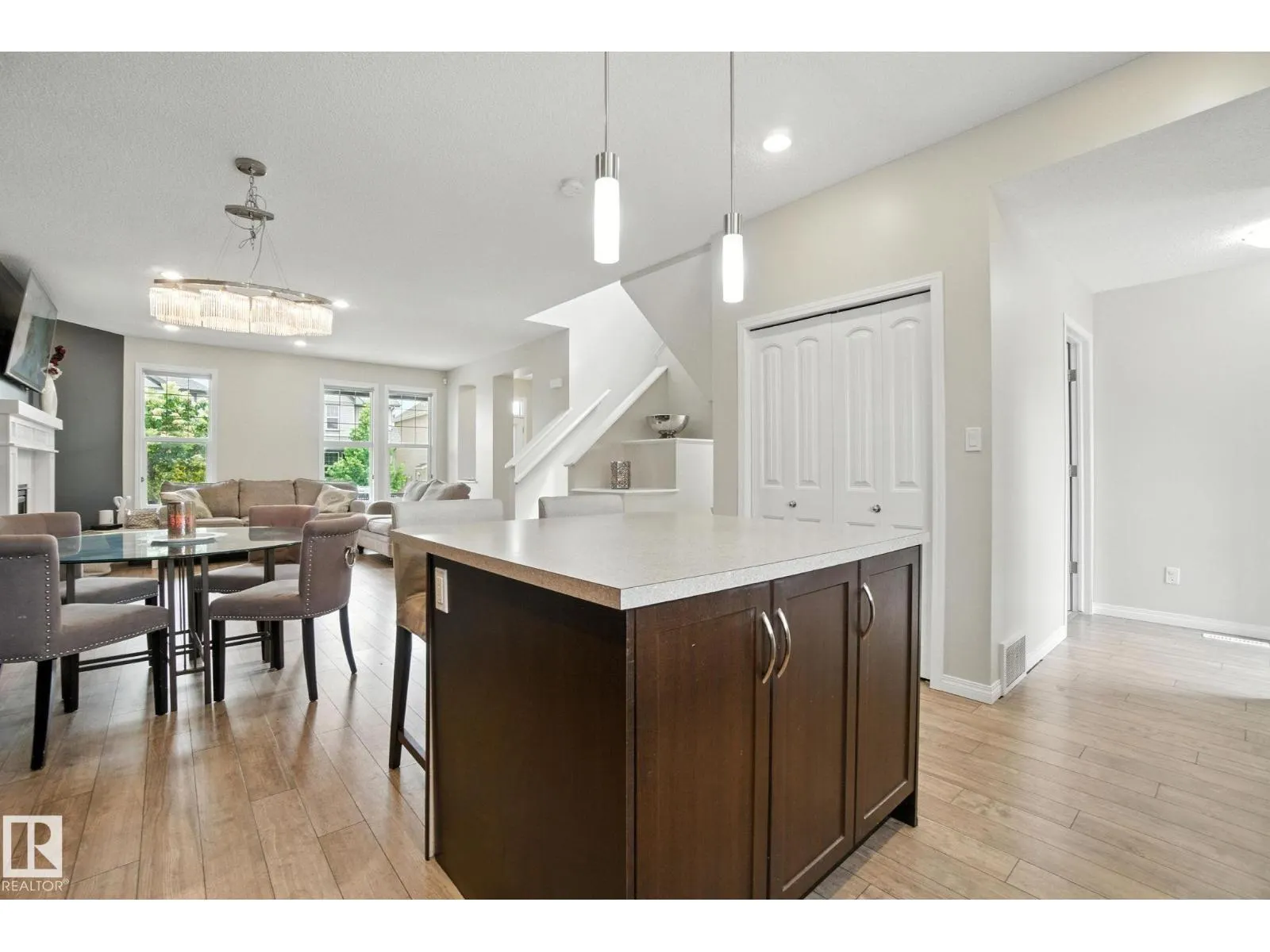 1194 MCCONACHIE BV NW