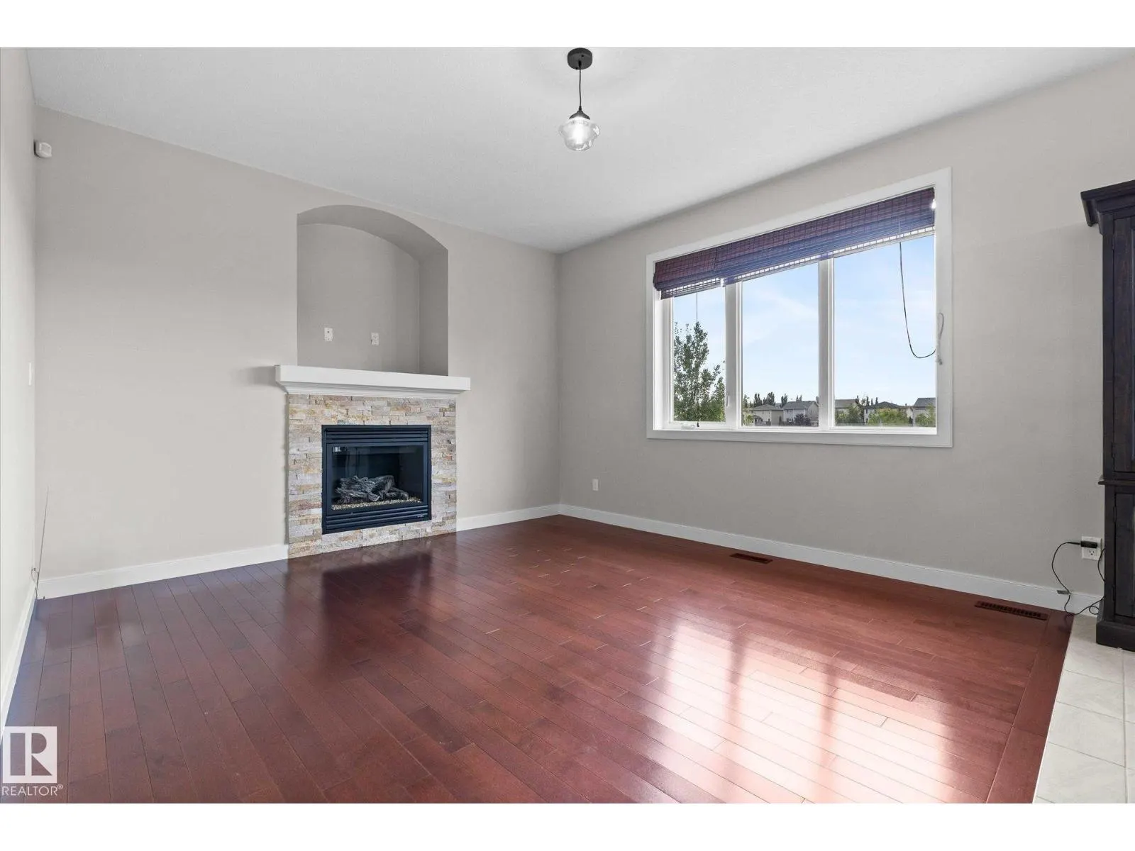 77 SPRUCE RIDGE DR