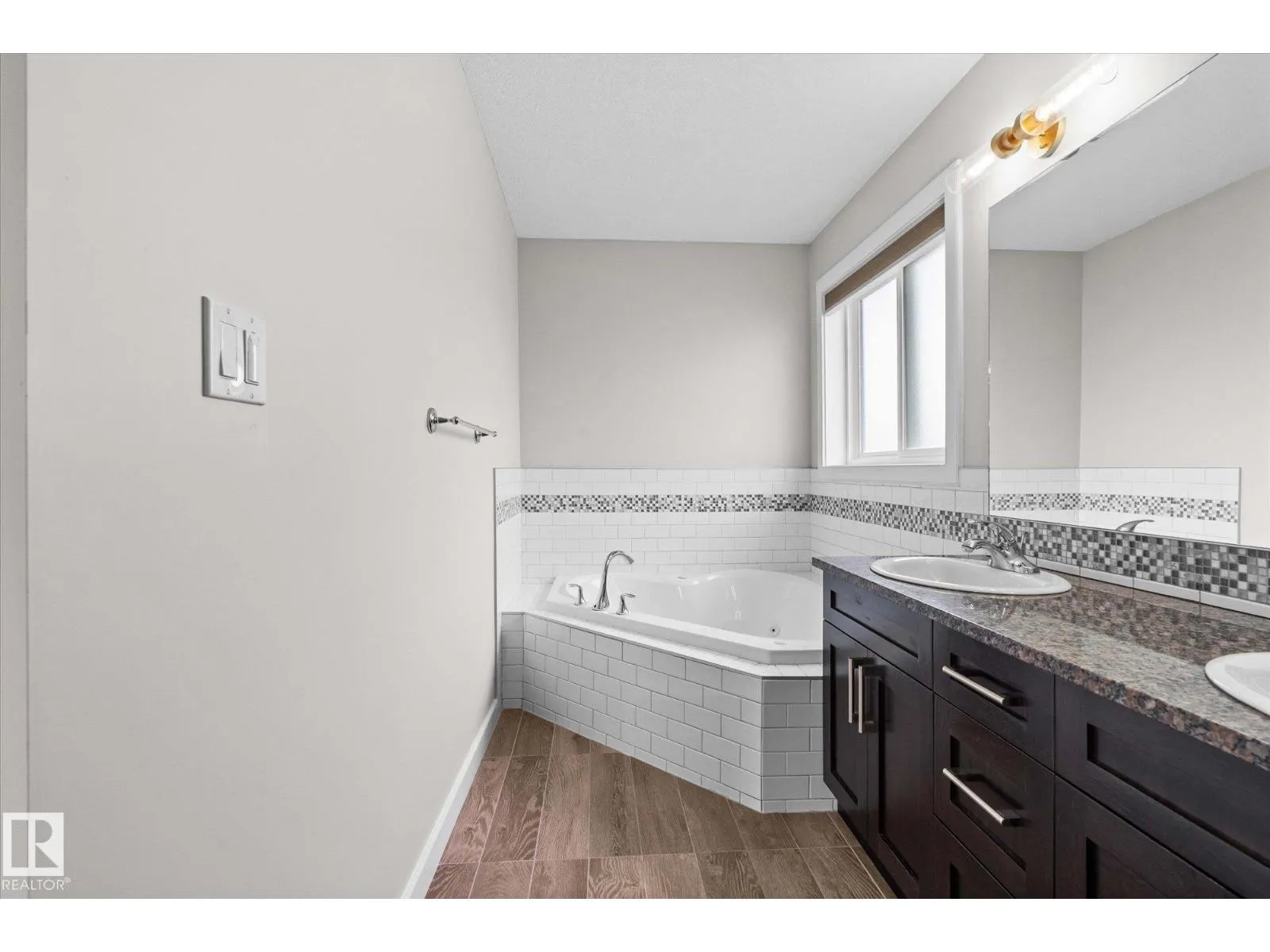 77 SPRUCE RIDGE DR