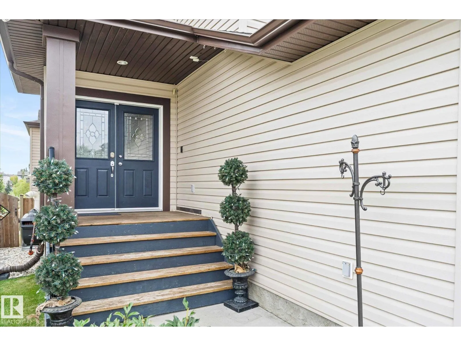 77 SPRUCE RIDGE DR
