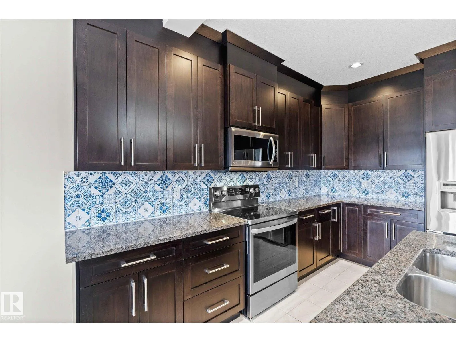 77 SPRUCE RIDGE DR