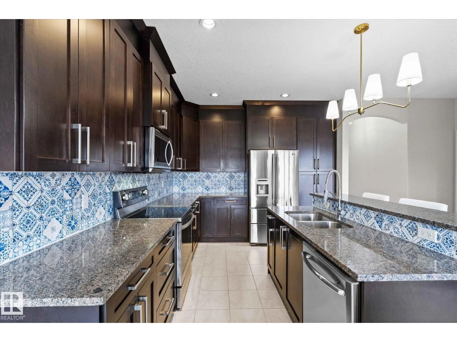 77 SPRUCE RIDGE DR