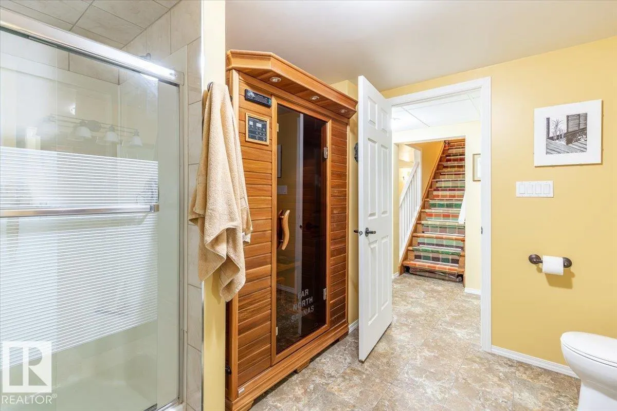 263 Lakeshore DR