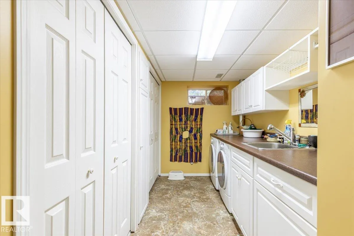 263 Lakeshore DR
