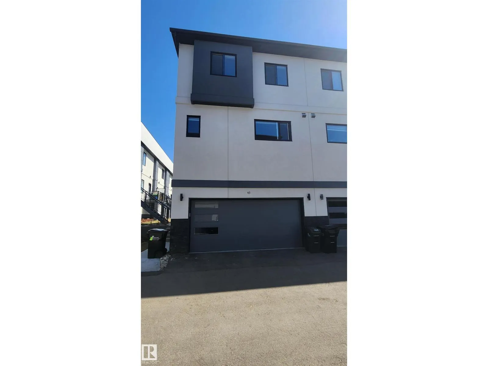 #45 10 SALISBURY WY