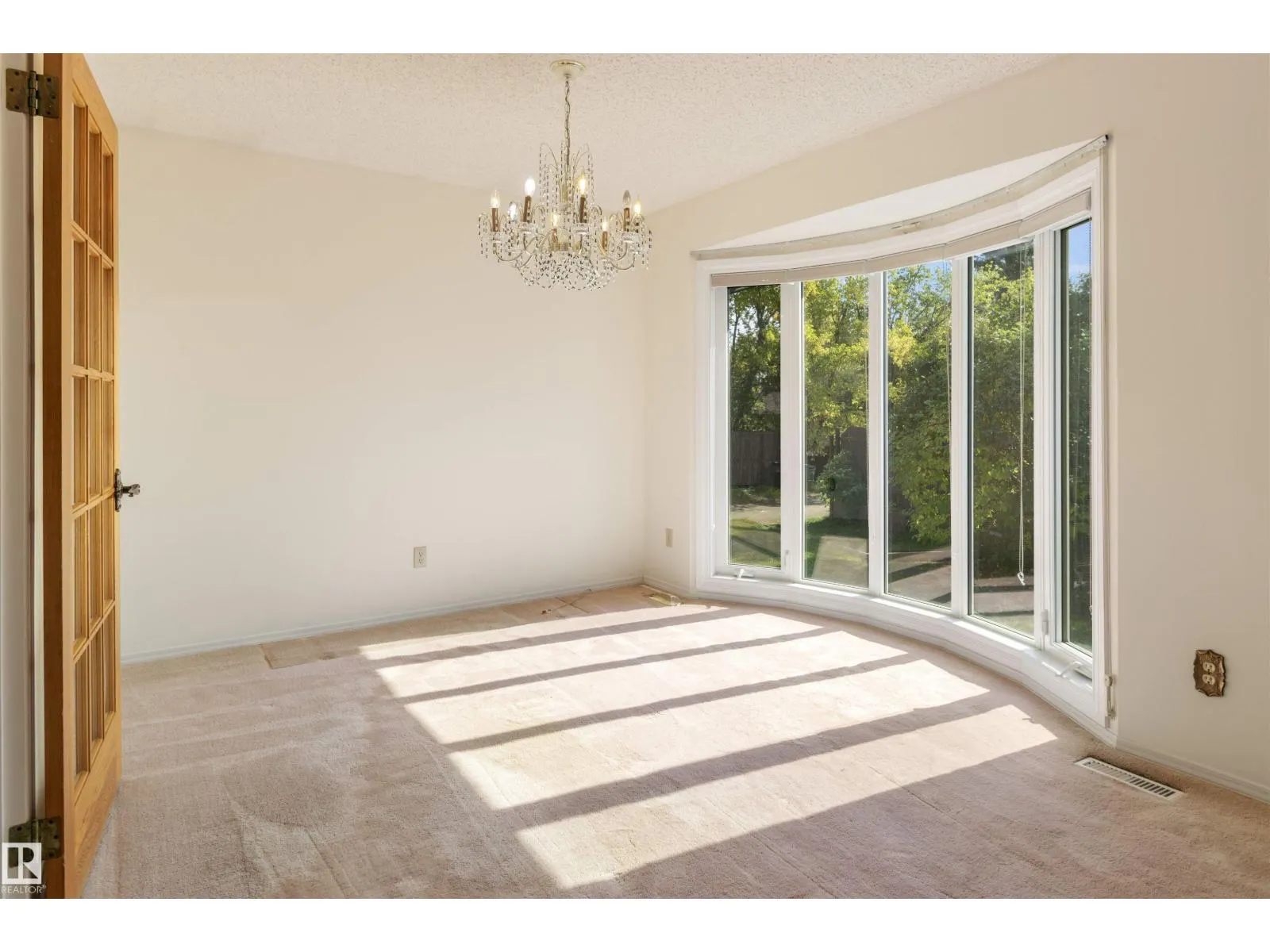 10443 21 AV NW
