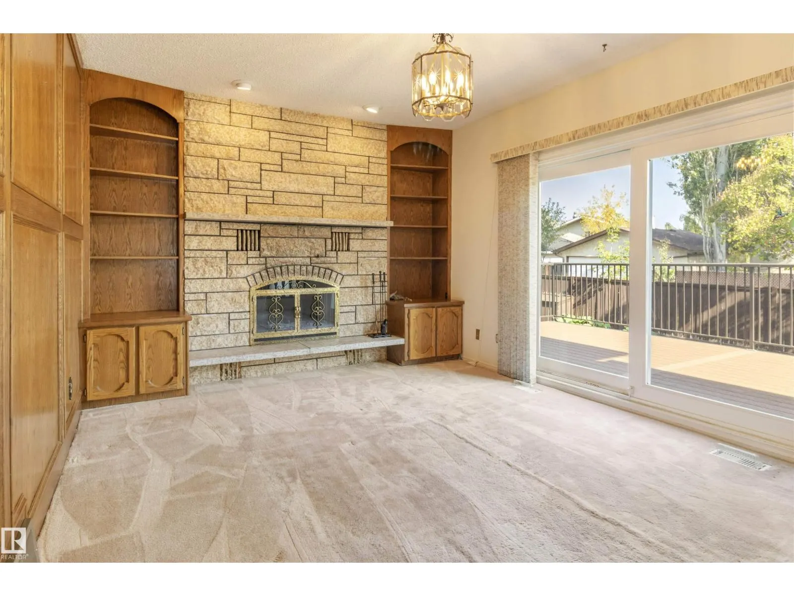 10443 21 AV NW