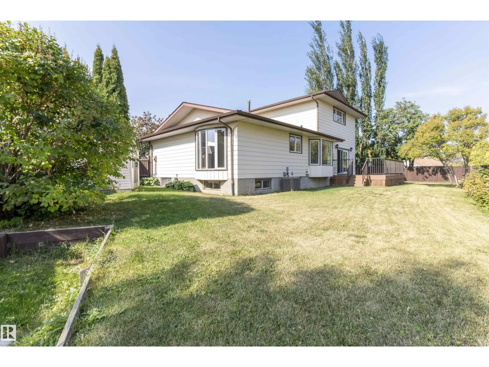 10443 21 AV NW