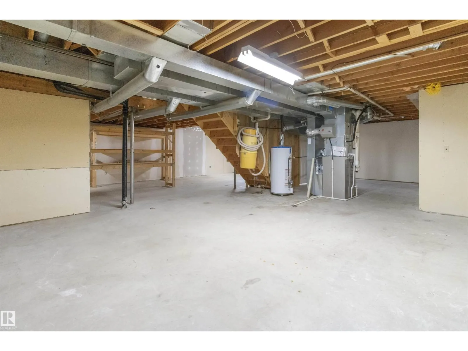 10443 21 AV NW